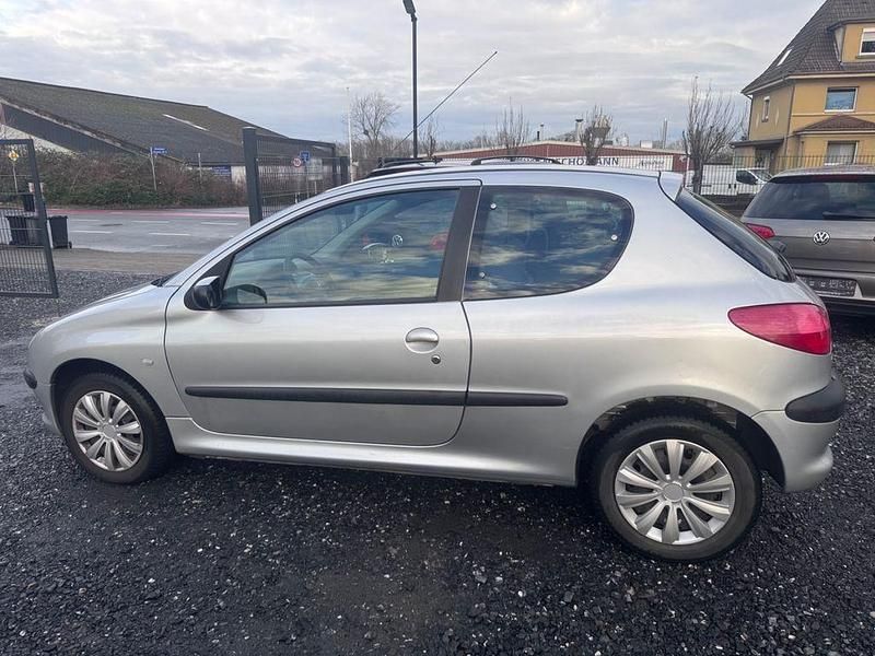 Gebraucht Peugeot 206 60 PS (44 kW) 2002 Silber Limousine