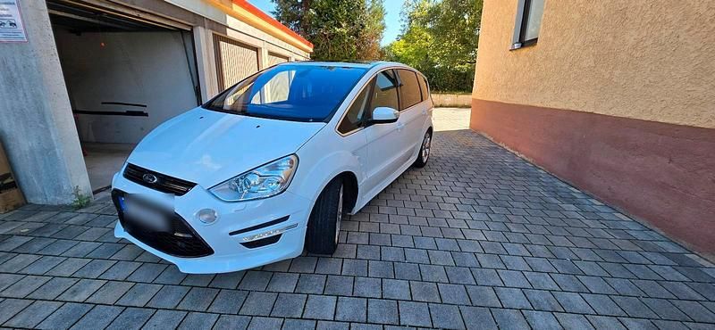 Weiß Gebraucht 2014 Ford S-MAX S Van / Kleinbus | 13.700 € (Teuer) - Bild 1/4