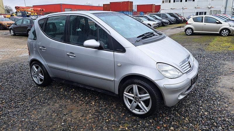 Gebraucht Mercedes A190 Elegance 125 PS (91 kW) 2001 Silber Van / Kleinbus
