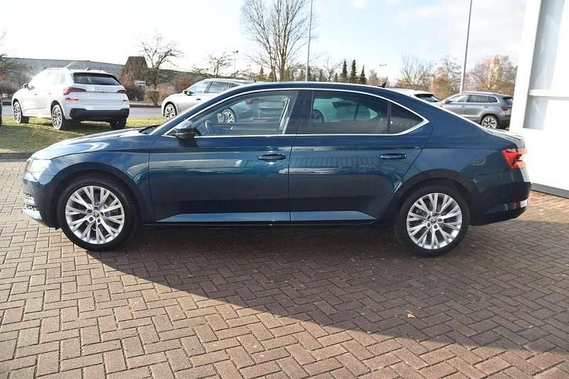 Gebraucht Skoda Superb Style 190 PS (139 kW) 2022 Lavablau metallic Limousine