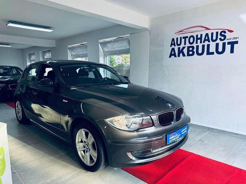Braun Gebraucht 2009 BMW 118 Sport Line Kleinwagen | 5.690 € (Fairer Preis) - Bild 1/3