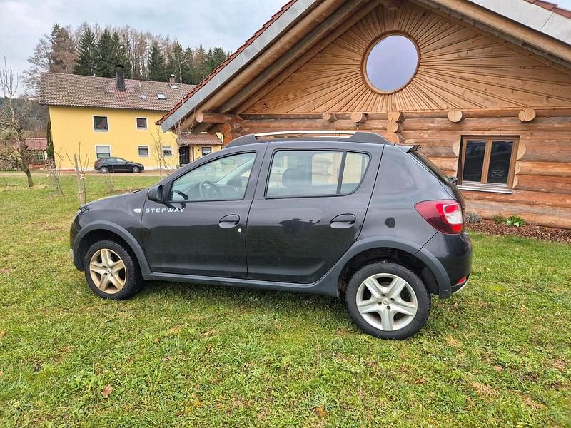 Gebraucht Dacia Sandero Stepway 90 PS (66 kW) 2013 Schwarz Limousine