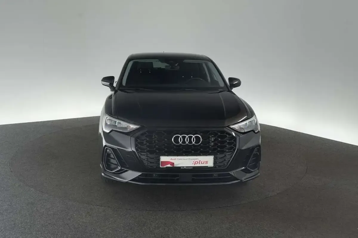 Gebraucht Audi Q3 Sportback Basis 245 PS (180 kW) 2023 Schwarz SUV