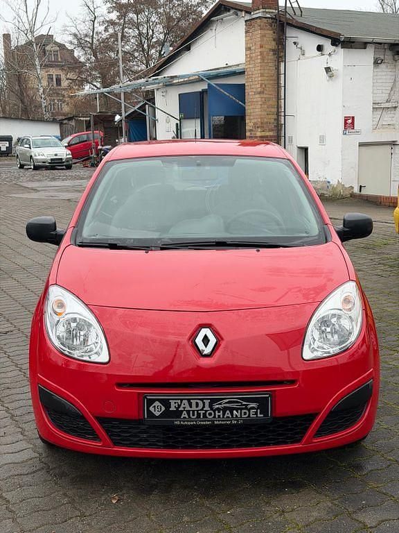 Second-hand Renault Twingo 58 CP (42 kW) 2011 Roșu Hatchback