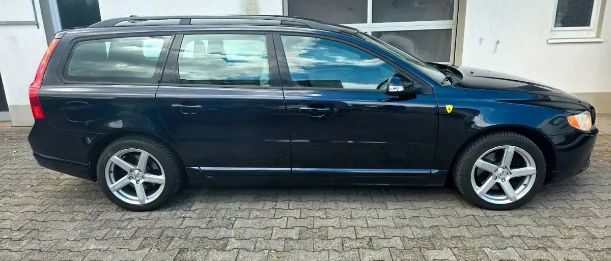 Gebraucht Volvo V70 Momentum 185 PS (136 kW) 2008 Blau Kombi