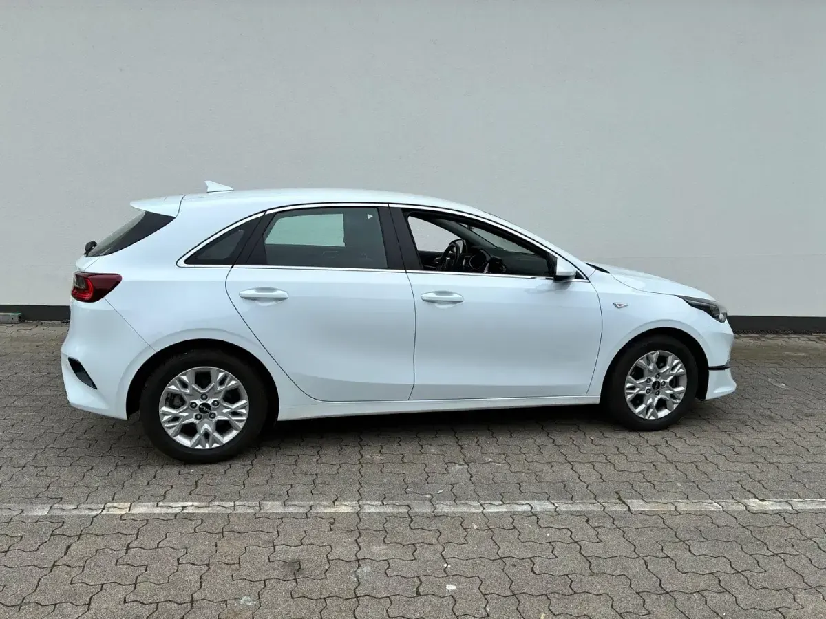 Gebraucht Kia Ceed Vision 99 PS (72 kW) 2024 Weiß Kleinwagen