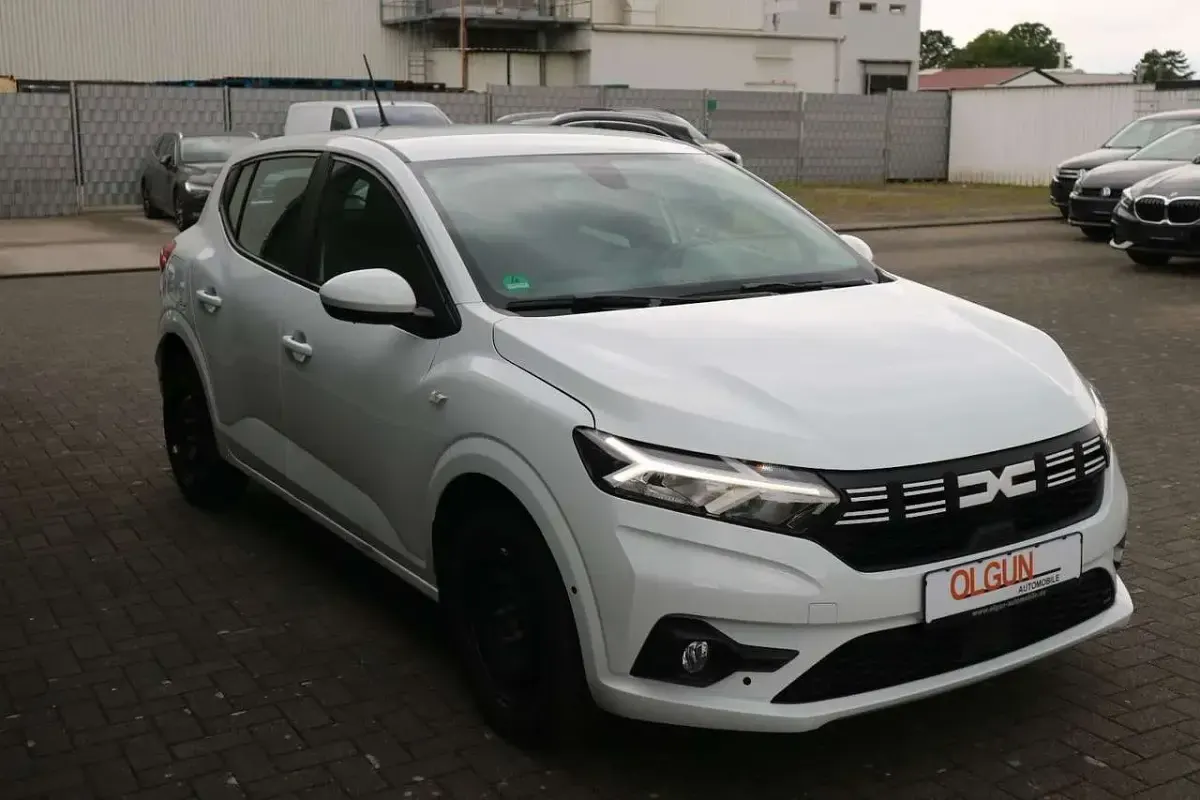 Occasion Dacia Sandero Expression 91 ch (66 kW) 2023 Blanc Berline