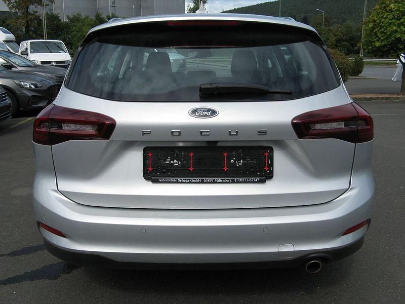 Gebraucht Ford Focus Titanium 120 PS (88 kW) 2022 Silber Limousine