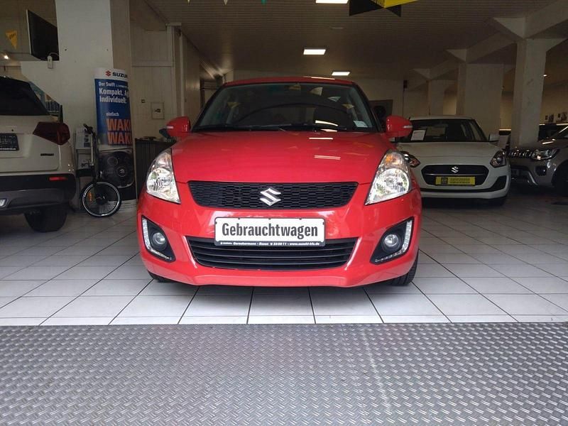 Rot Gebraucht 2015 Suzuki Swift Comfort Kleinwagen | 9.300 € (Etwas zu teuer) - Bild 1/4
