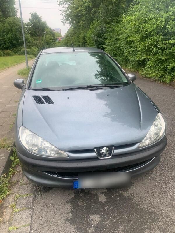 Grau Gebraucht 2008 Peugeot 206 Kleinwagen | 2.200 € - Bild 1/4