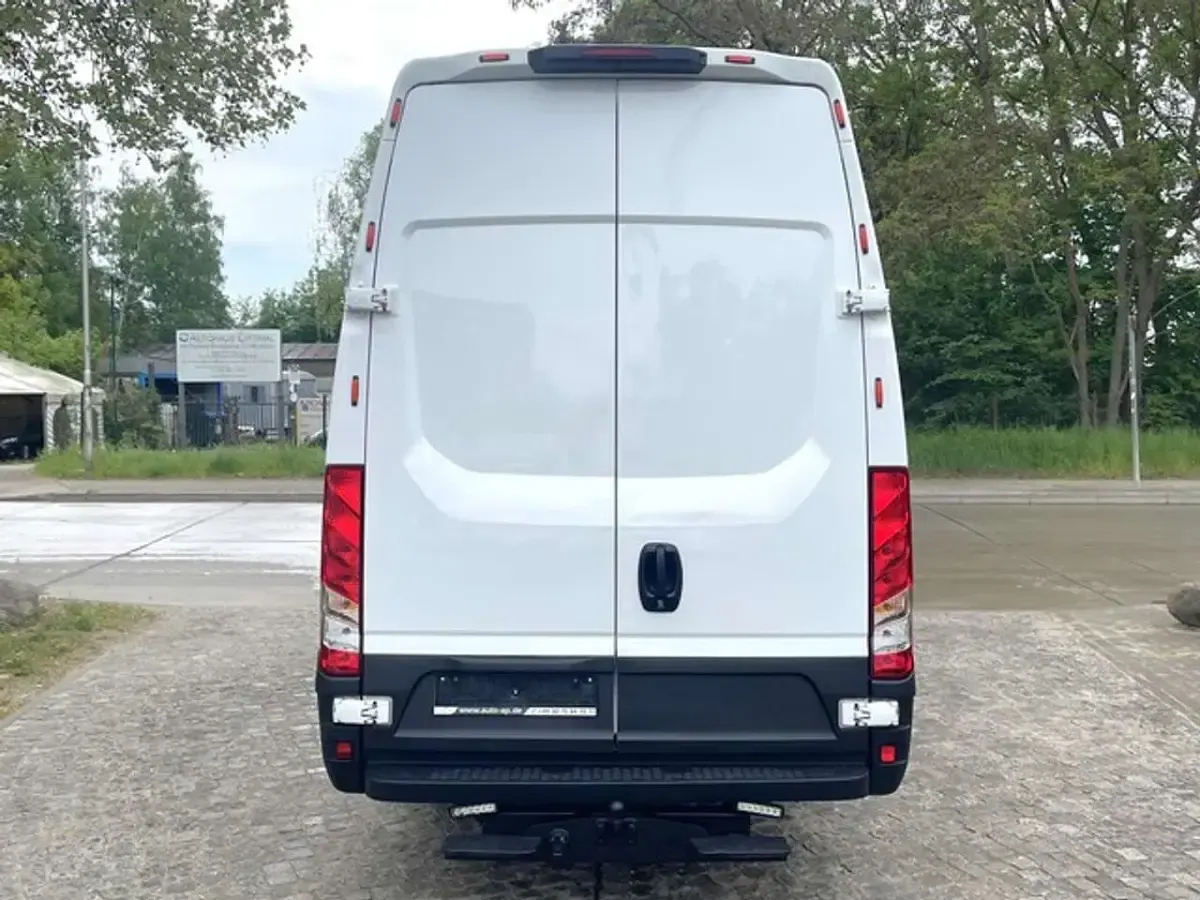 Gebraucht Iveco Daily 179 PS (131 kW) 2019 Schwarz Van
