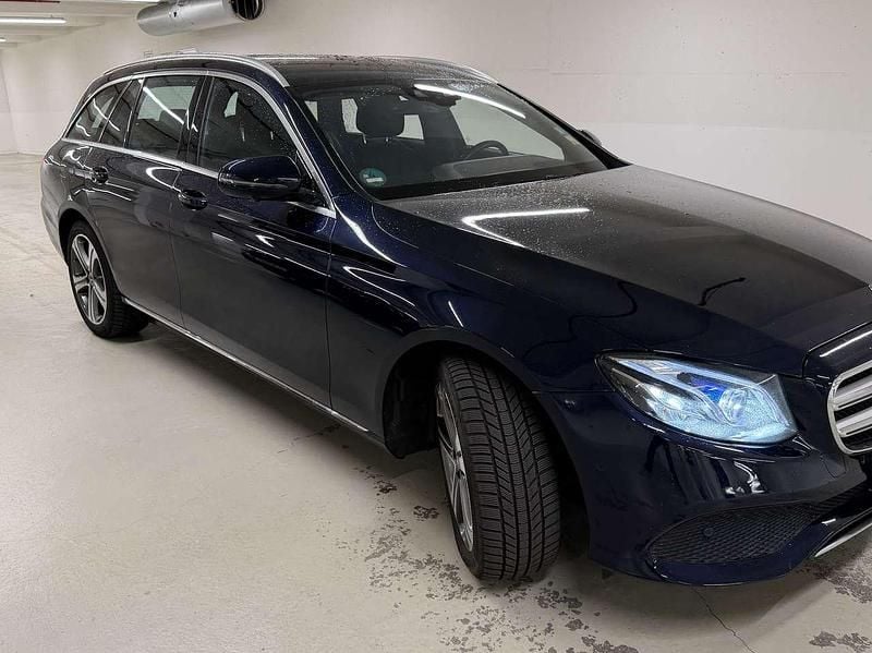 Blau Gebraucht 2017 Mercedes E400 Kombi | 22.500 € (Fairer Preis) - Bild 1/4