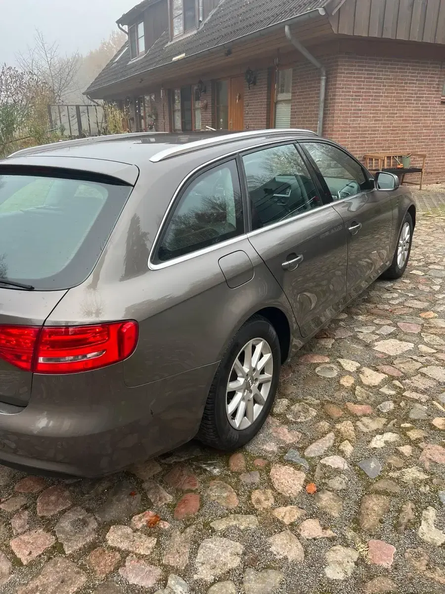 Gebraucht Audi A4 120 PS (88 kW) 2013 Grau Kombi