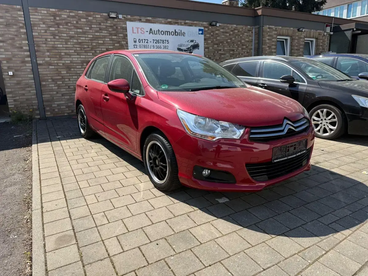 Używany Citroën C4 SELECTION 99 KM (72 kW) 2016 Czerwony Sedan/Limuzyna
