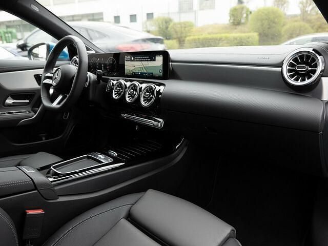 Gebraucht Mercedes CLA250 AMG 224 PS (164 kW) 2023 Blau metalliclack hyperblau Limousine