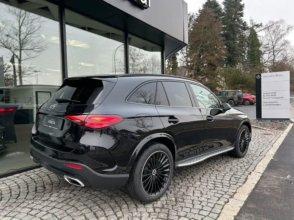 Gebraucht Mercedes GLC220 AMG 197 PS (144 kW) 2025 Schwarz SUV