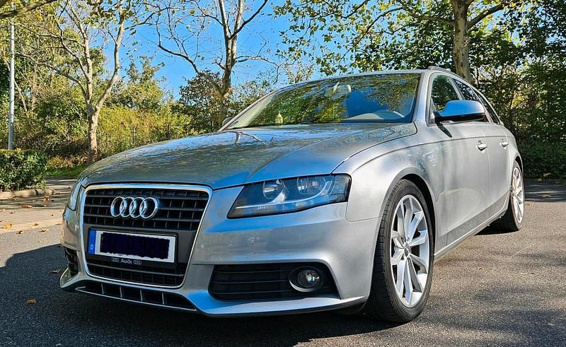 Gebraucht Audi A4 2010 Grau Limousine