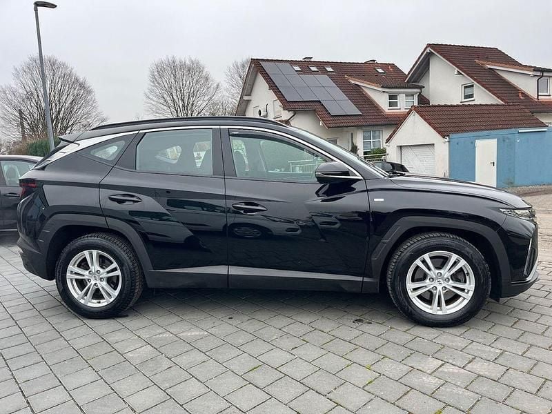 Gebraucht Hyundai Tucson Select 136 PS (100 kW) 2023 Schwarz SUV
