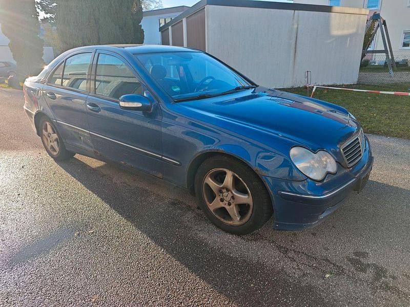 Gebraucht Mercedes C200 Avantgarde 116 PS (85 kW) 2001 Blau Limousine