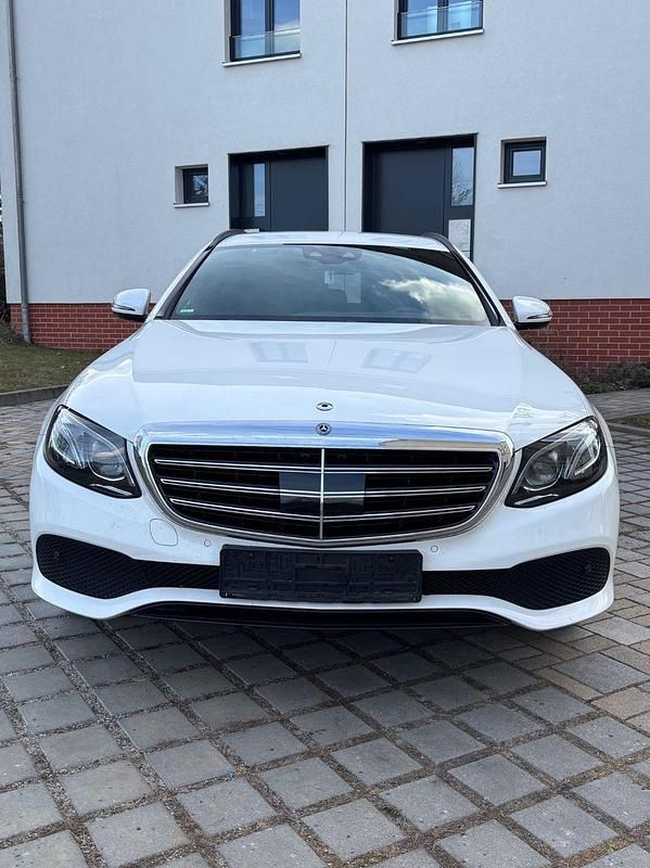 Gebraucht Mercedes E300 306 PS (225 kW) 2019 Weiß Kombi