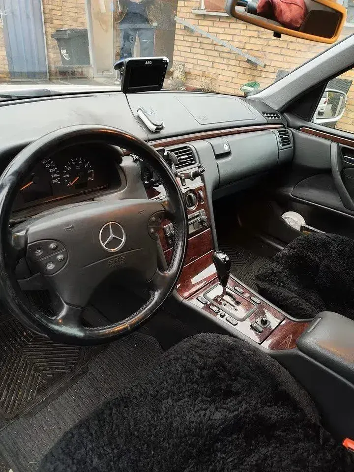Gebraucht Mercedes E200 165 PS (121 kW) 2002 Limousine