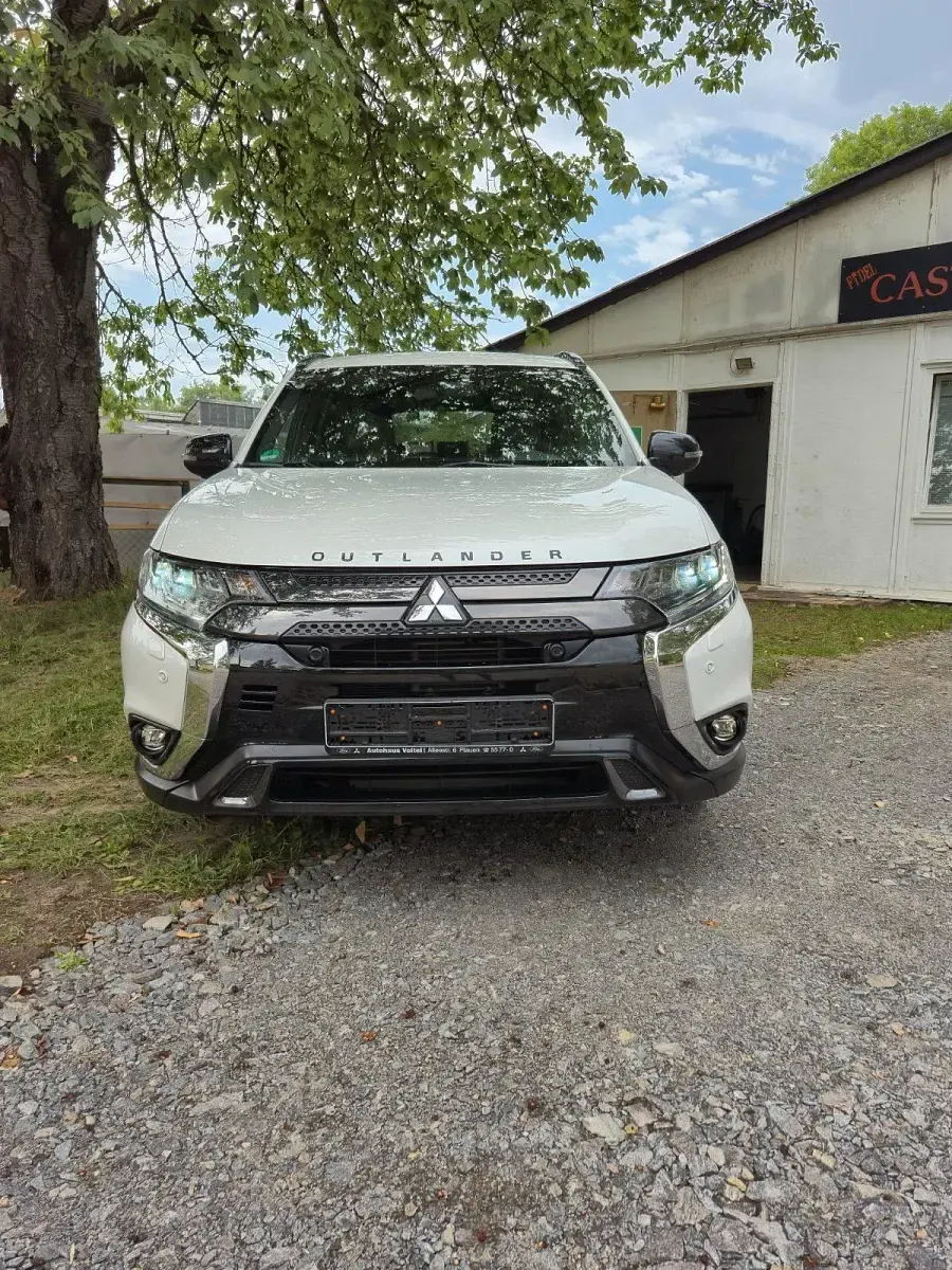Gebraucht Mitsubishi Outlander Edition 150 PS (110 kW) 2020 Weiß SUV
