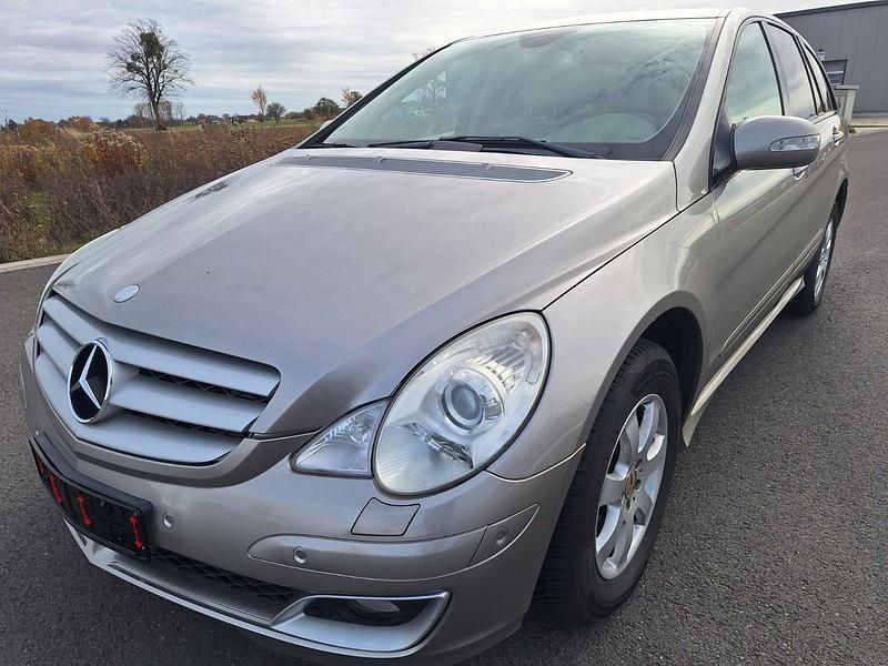 Silber Gebraucht 2006 Mercedes R320 Van / Kleinbus | 9.900 € (Teuer) - Bild 1/4