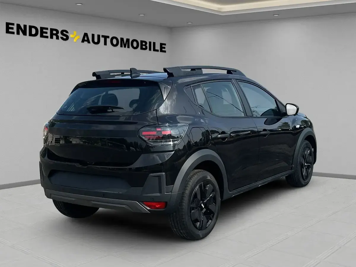Neu Dacia Sandero Essentiel 122 PS (89 kW) 2026 Schwarz SUV
