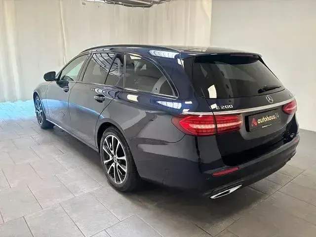 Gebraucht Mercedes E200 Avantgarde 211 PS (155 kW) 2022 Blau Kombi