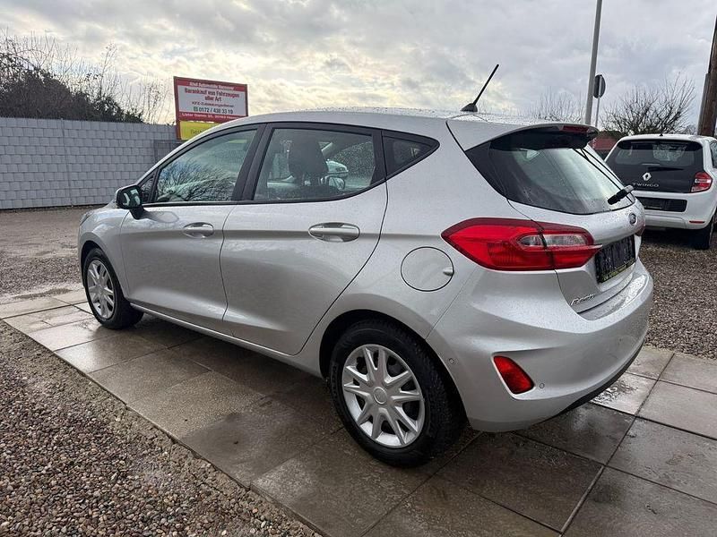 Gebraucht Ford Fiesta Cool & Connect 71 PS (52 kW) 2018 Silber Kleinwagen