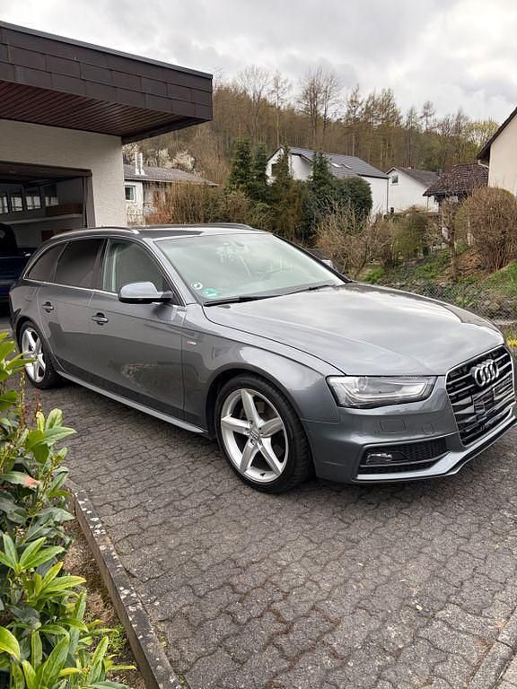 Gebraucht Audi A4 S-Line 170 PS (125 kW) 2015 Grau Kombi