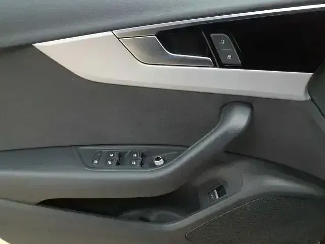 Używany Audi A4 Advanced 204 KM (150 kW) 2024 Czarny Kombi
