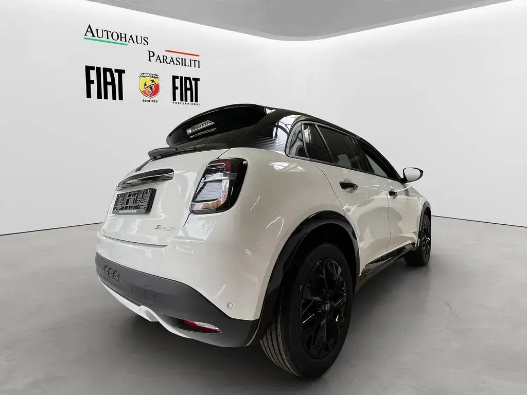 Neu Fiat 600 Street 101 PS (74 kW) 2026 Gelato weiss / dach in schwarz SUV