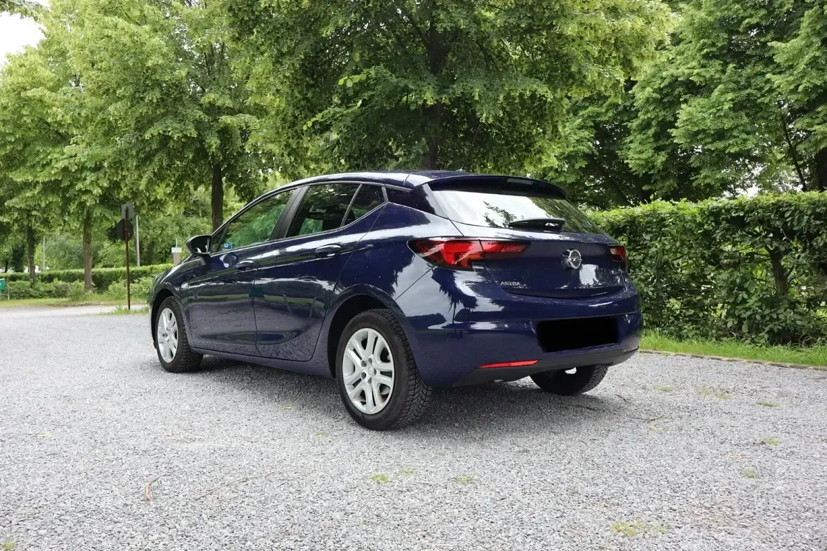 Gebraucht Opel Astra 101 PS (74 kW) 2017 Blau Limousine