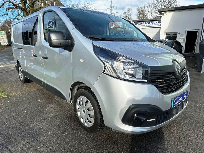 Grau Gebraucht 2018 Renault Trafic Komfort Van | 20.450 € (Etwas zu teuer) - Bild 1/4