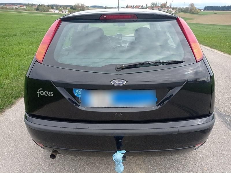 Gebraucht Ford Focus 101 PS (74 kW) 2002 Schwarz Kleinwagen
