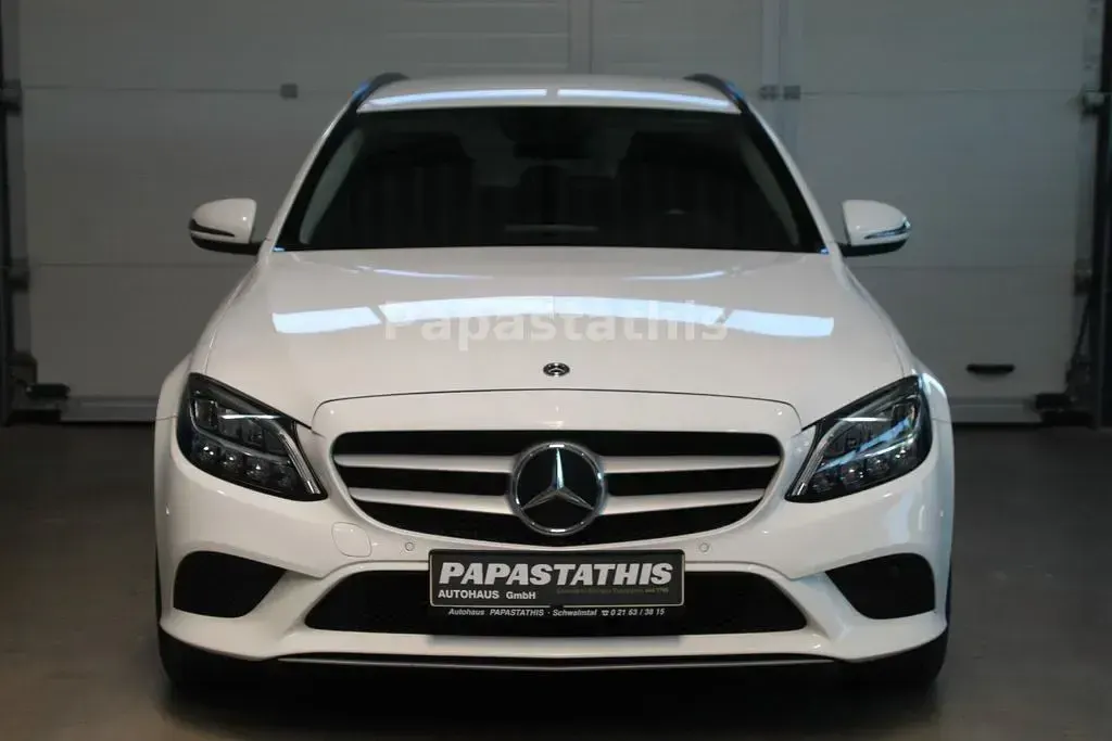 Gebraucht Mercedes C180 122 PS (89 kW) 2021 Weiß Limousine