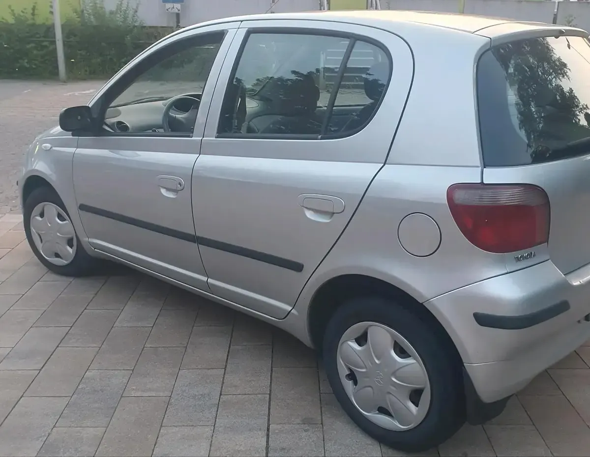 Gebraucht Toyota Yaris 68 PS (50 kW) 2000 Silber Kleinwagen