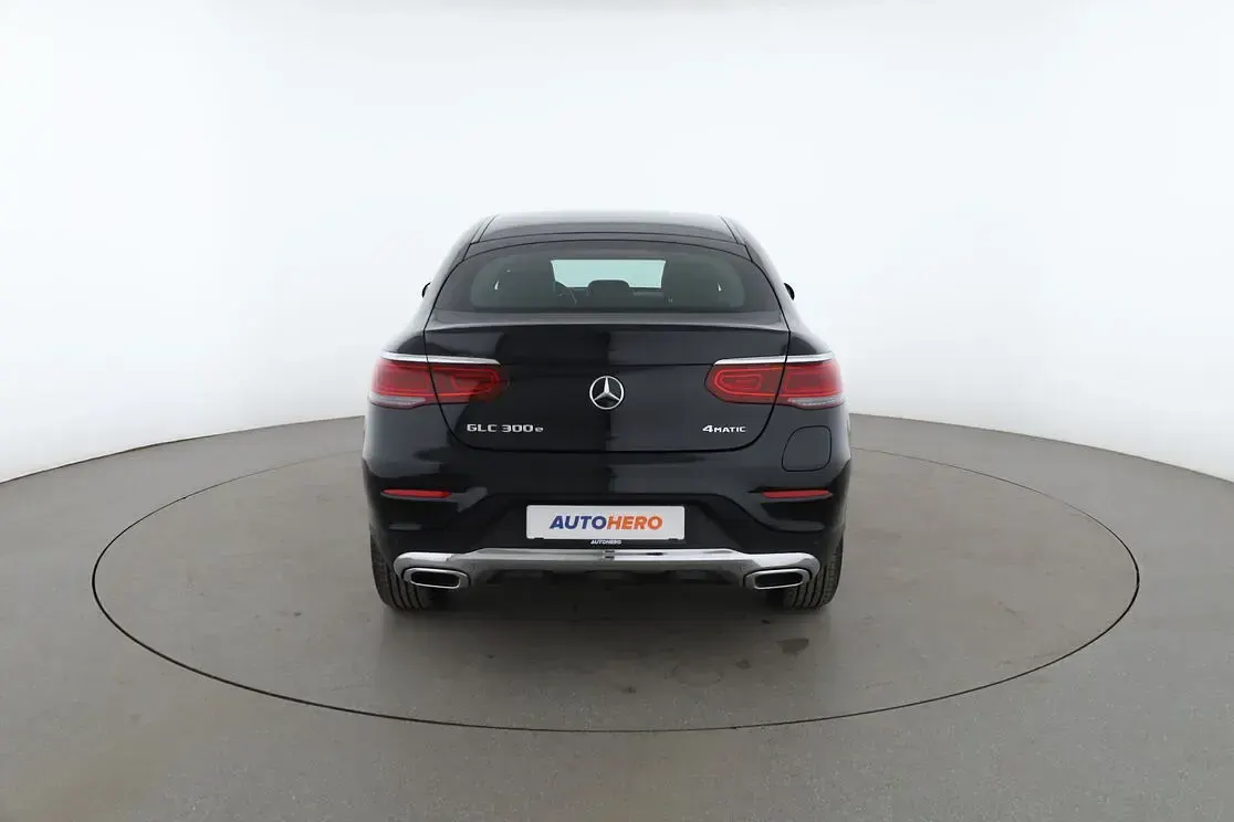Gebraucht Mercedes GLC300e 122 PS (89 kW) 2022 Schwarz SUV