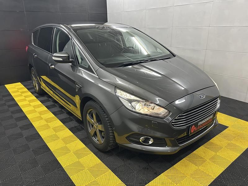 Gebraucht Ford S-MAX Titanium 240 PS (176 kW) 2018 Grau Van / Kleinbus