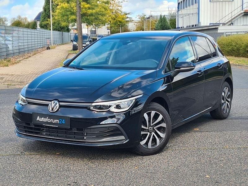 Schwarz Gebraucht 2023 VW Golf VIII Active Limousine | 19.999 € (Superpreis) - Bild 1/4