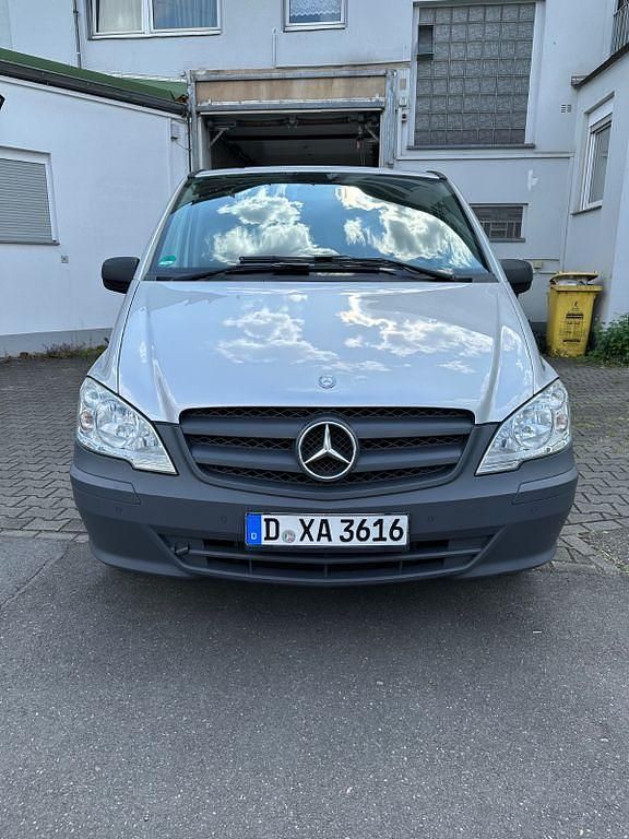 Silber Gebraucht 2011 Mercedes Vito Van | 9.499 € - Bild 1/4