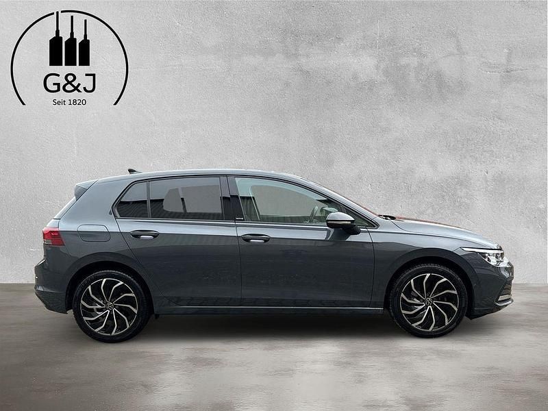 Gebraucht VW Golf VIII Life 150 PS (110 kW) 2023 Grau Limousine