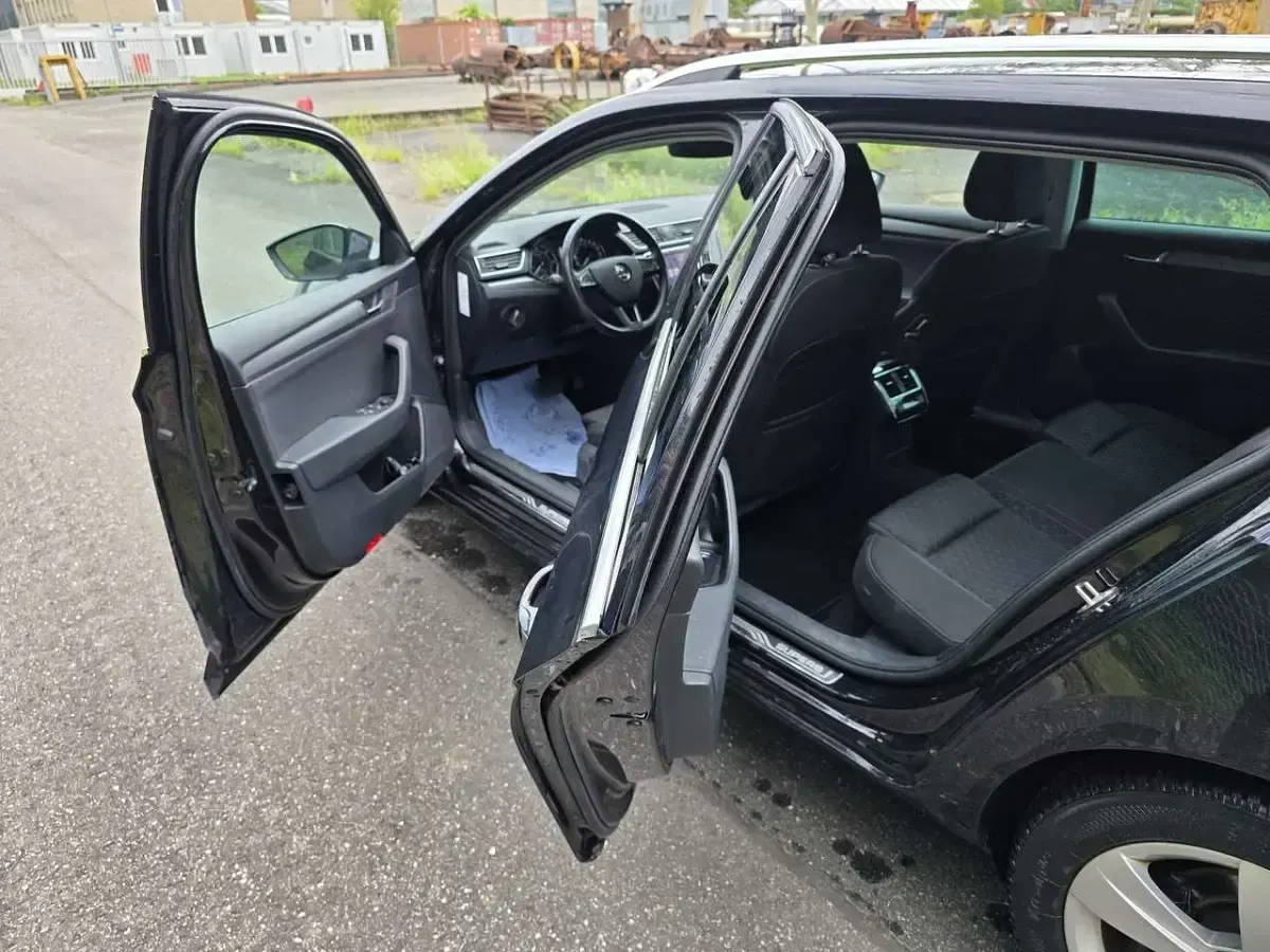 Gebraucht Skoda Superb Style 190 PS (139 kW) 2018 Schwarz Kombi