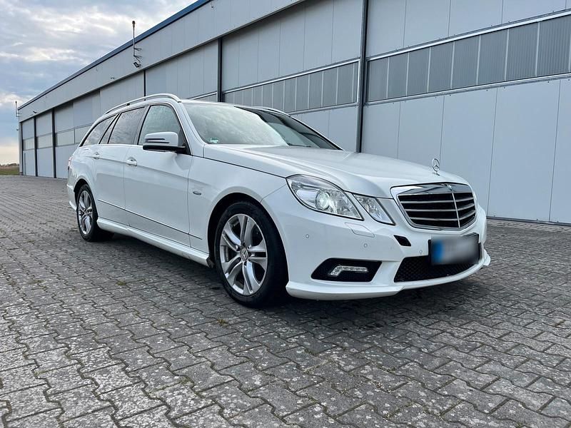Gebraucht Mercedes E300 AMG 231 PS (169 kW) 2010 Weiß Kombi