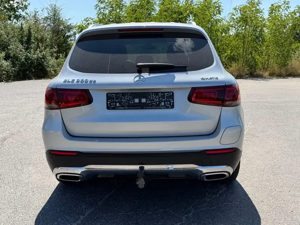 Gebraucht Mercedes GLC300e 306 PS (225 kW) 2022 Silber SUV