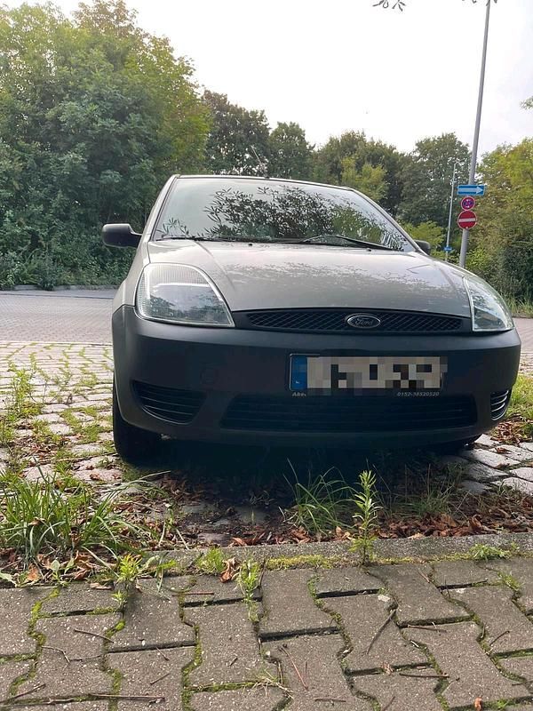 Silber Gebraucht 2004 Ford Fiesta Kleinwagen | 750 € (Superpreis) - Bild 1/4