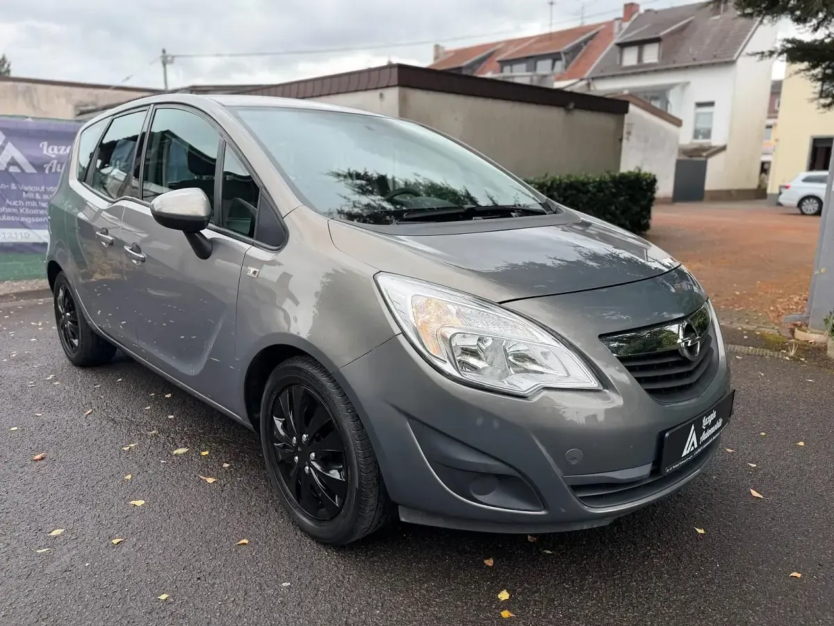 Gebraucht Opel Meriva Edition 101 PS (74 kW) 2011 Braun Van / Kleinbus