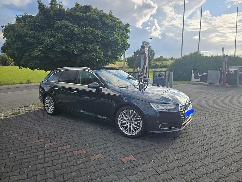 Blau Gebraucht 2016 Audi A4 Ambiente Kombi | 18.200 € (Superpreis) - Bild 1/4