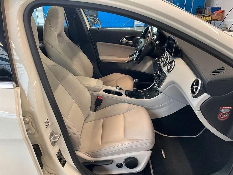 Gebraucht Mercedes A200 Urban 156 PS (114 kW) 2014 Weiß Limousine